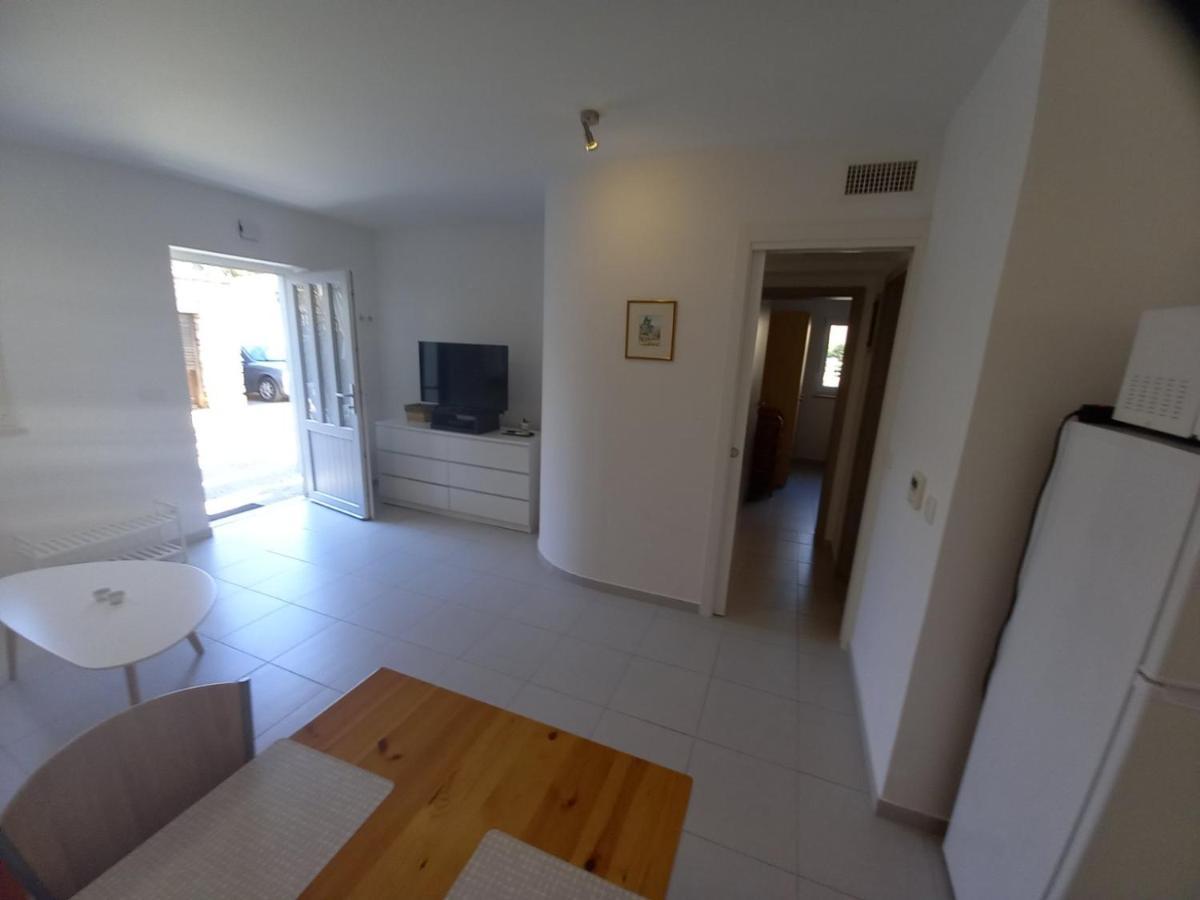 Apartment Ariela ロヴィニ エクステリア 写真